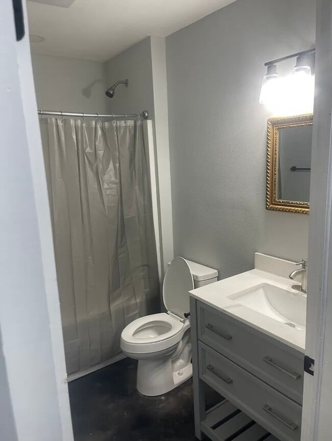 Building Photo - 176 Fawn Dr