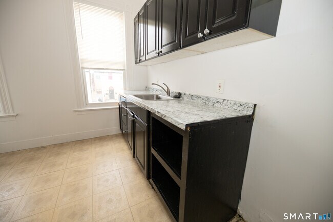 Foto del edificio - 473 Howard Ave