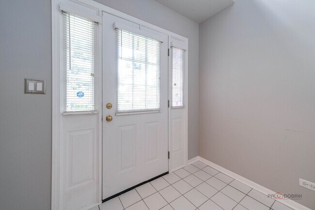 Foto del edificio - 1432 Hampshire Ct