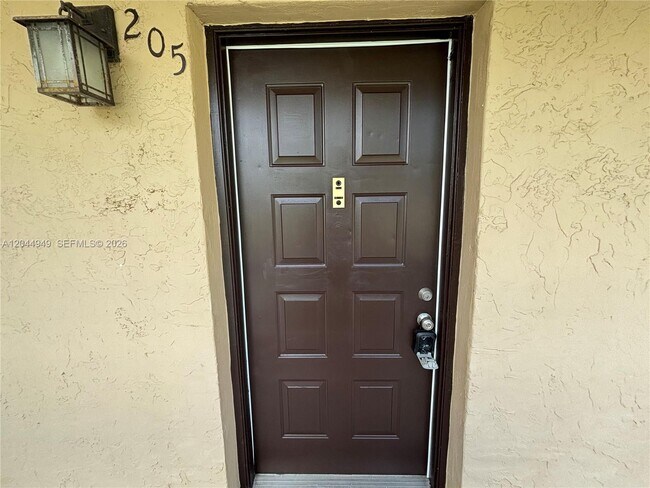 Foto del edificio - 21909 Lake Forest Cir