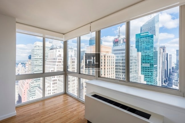 Building Photo - 66 W 38th St