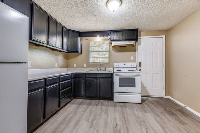 Foto del edificio - 8100 Doreen Ave