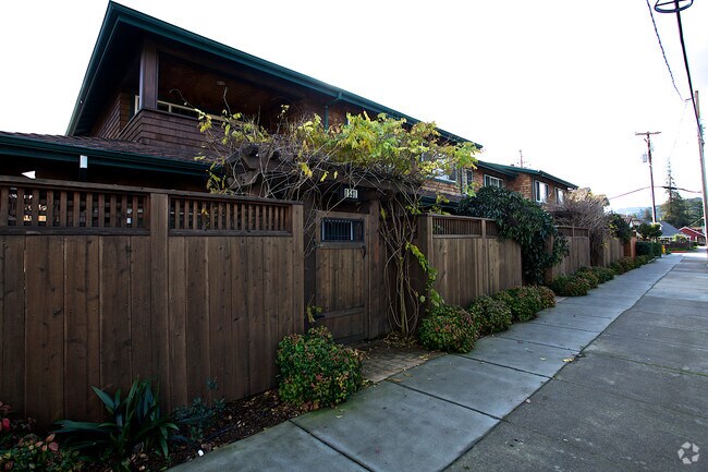 Building Photo - 1531 Sir Francis Drake Blvd