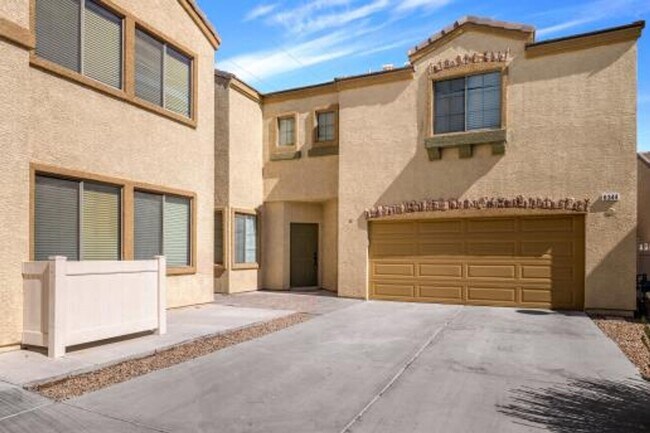 Foto del edificio - Nice Two Story Home with fenced yard and pet friendly owners.