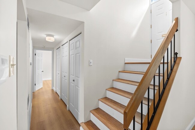 Building Photo - Charming Central West End 1-Bedroom Near Forest Park & WashU!