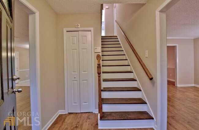 Building Photo - 122 Terrace Tay