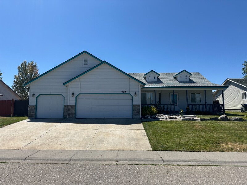 Primary Photo - 725 Gregory Ln