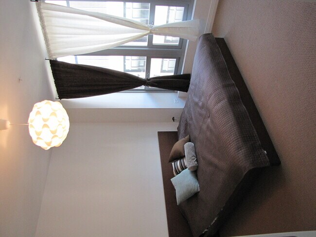 Foto del edificio - 565 W Quincy St
