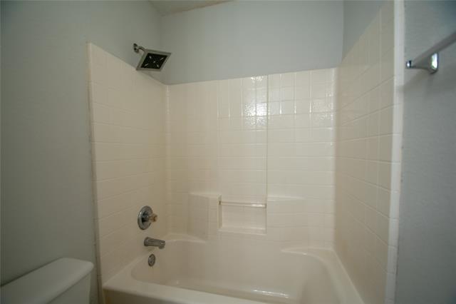 Building Photo - 2404 Whispering Creek Dr