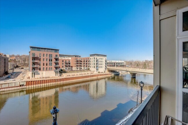 Foto del edificio - 1915 N Water St