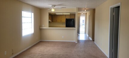 Building Photo - 2882 Regency Dr