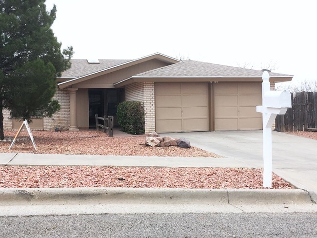 Building Photo - 866 Nita Fay Dr