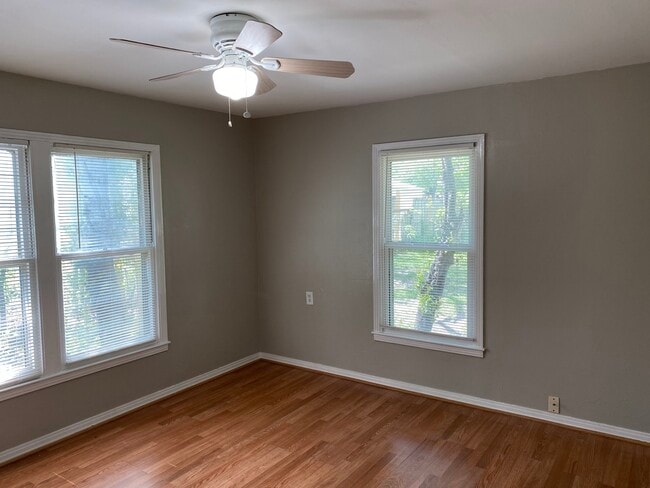 Dormitorio 3 - 1741 W Frey St