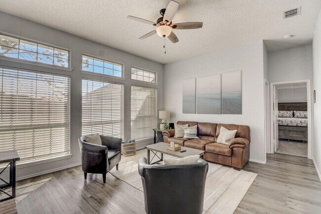 Foto del edificio - 6302 Mt Vernon Dr