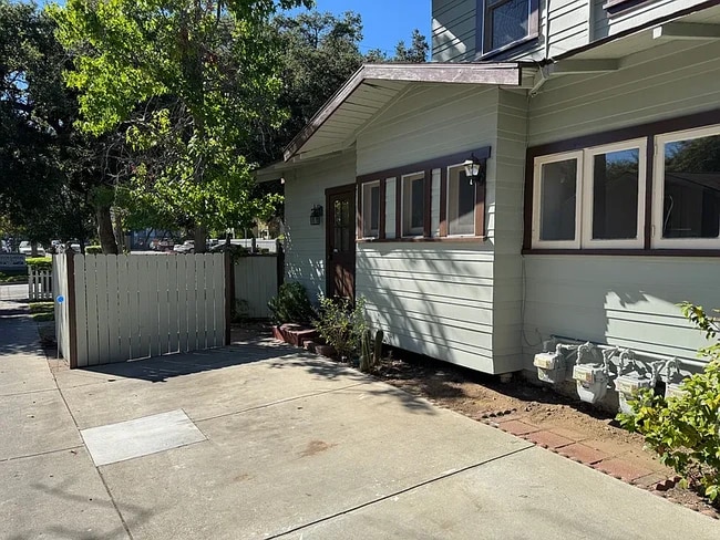 Foto del edificio - 1262 N Hudson Ave