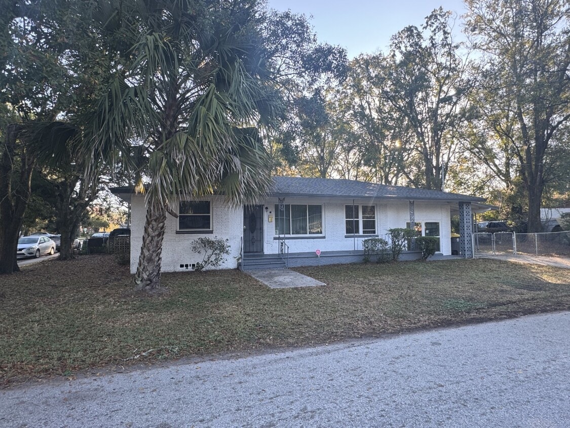 Building Photo - 4123 Wilson St