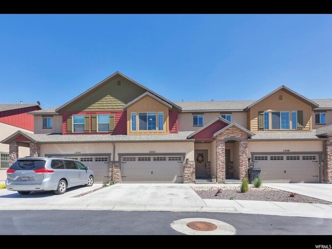 Building Photo - 1252 N Willowbrook Ln