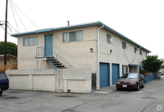 Building Photo - 681 Victoria St