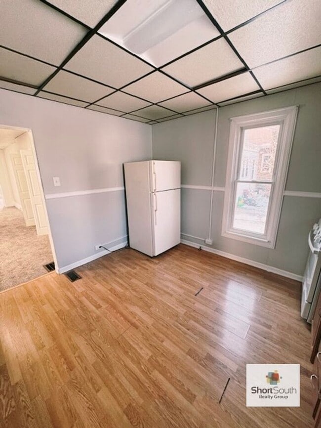 Foto del edificio - 4 bed 1 bath Single Family Home