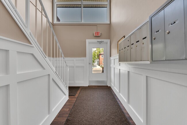 Foto del edificio - 825 Clinton River Dr