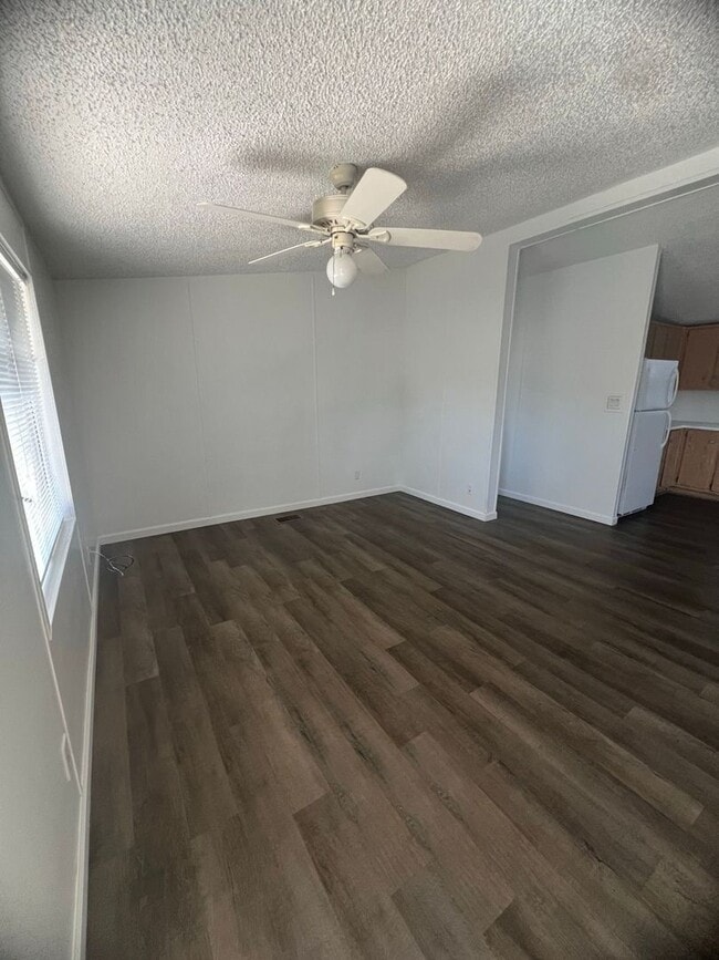 Building Photo - 3 Bedroom Manufactured Located in Bullhead...
