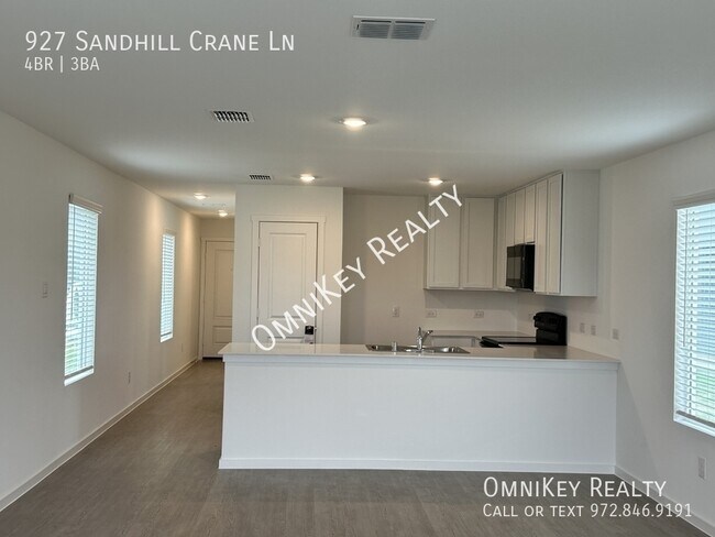 Foto del edificio - 927 Sandhill Crane Ln