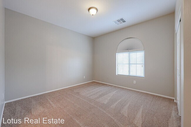 Building Photo - 4 br, 3.5 bath House - 5455 W Molly Ln.