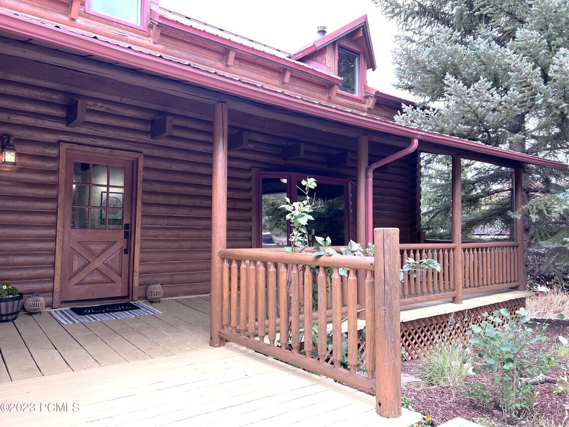 Primary Photo - 6385 Mountain View Dr
