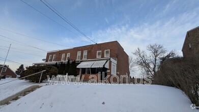 Building Photo - 4247 Gladstone St