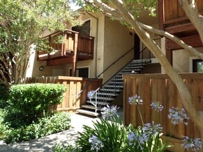 Building Photo - 674 Arcadia Dr