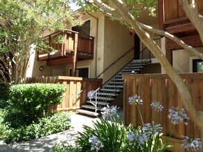 Building Photo - 674 Arcadia Dr