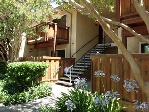 Building Photo - 674 Arcadia Dr