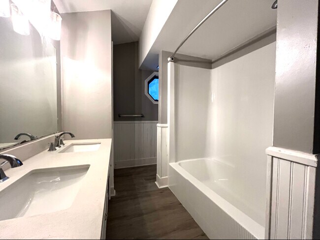 Foto del edificio - 155 E Main St