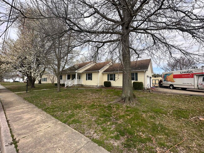 Building Photo - 605 Delaware Ave