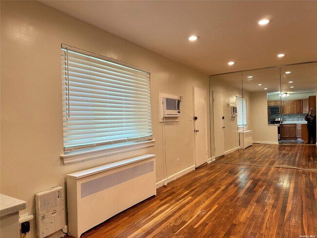 Foto del edificio - 255-6 73rd Ave
