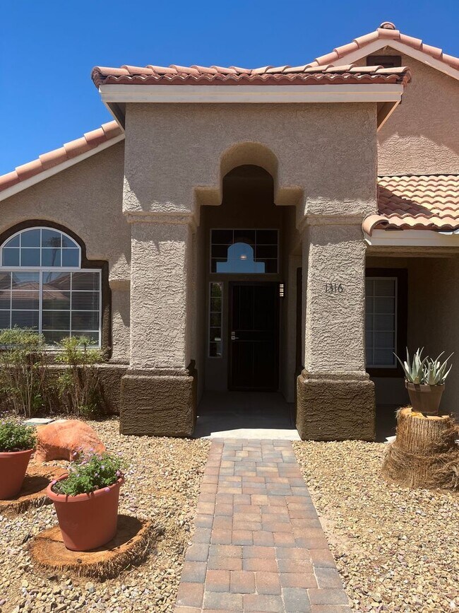 Foto del edificio - 4 Bedroom - Single Story - Great condition!