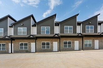 Building Photo - 2815 Trenton Rd