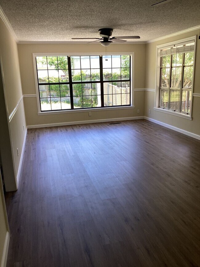 Foto del edificio - Newly Renovated Home In Harrison