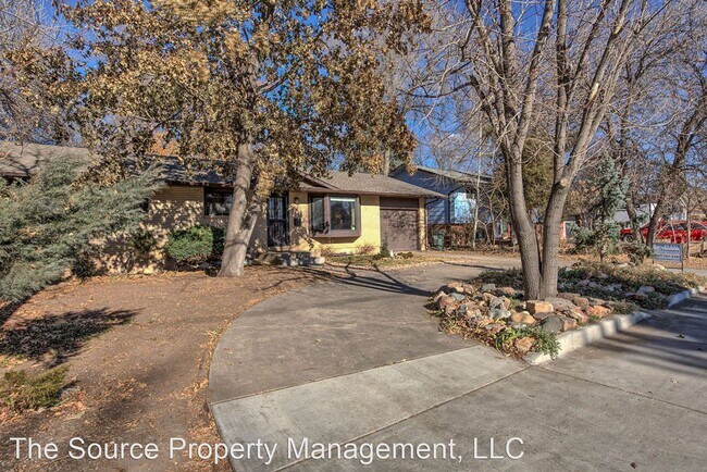 Foto del edificio - 5 br, 2 bath House - 404 E Drake Rd
