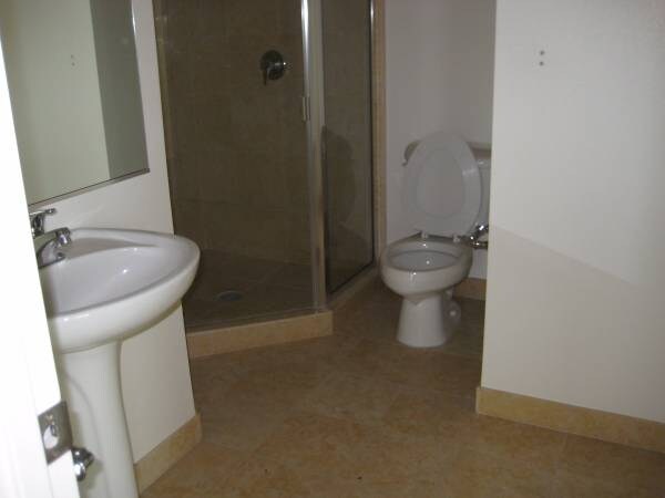 Foto del edificio - 1 Lakeside Dr