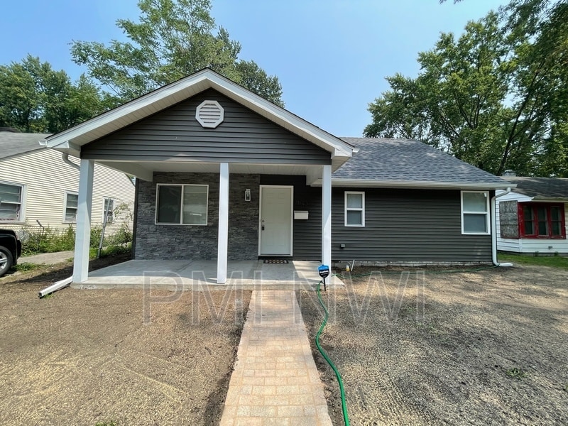 Primary Photo - 1143 Cass St