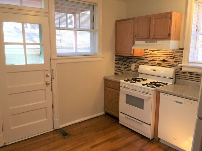 Foto del edificio - 7034 Dartmouth Ave
