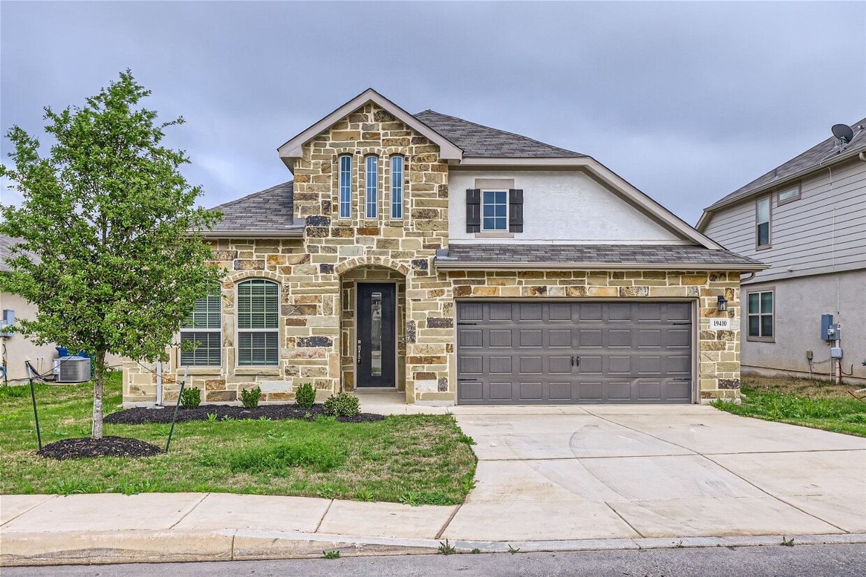 Primary Photo - STUNNING HOME