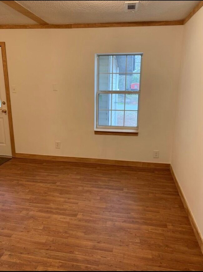 Building Photo - 604 Ellington Ave
