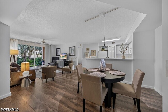 Foto del edificio - 1180 Wildwood Lakes Blvd