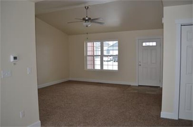 Foto del edificio - 3 bedroom 2 bath in Meadowlark Subdivision