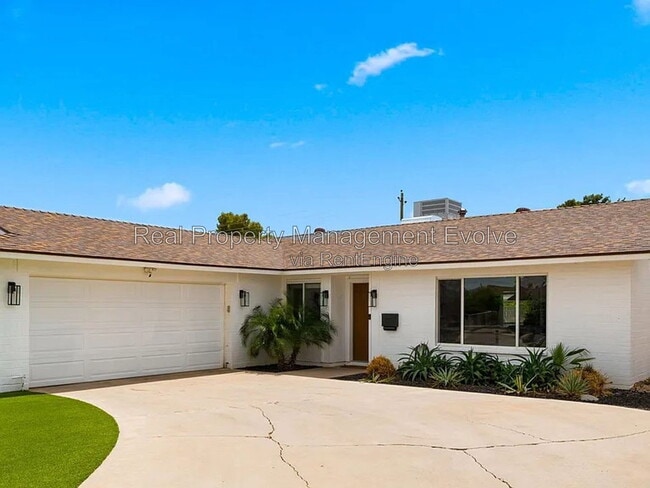 Building Photo - 8631 E Jackrabbit Rd