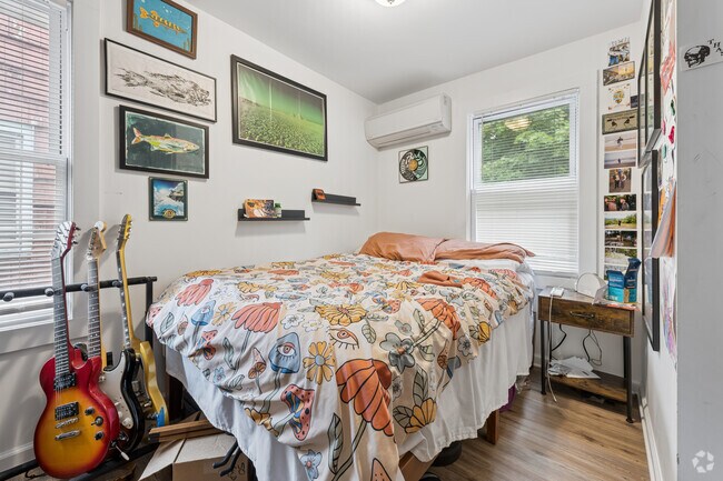 4 habitaciones, 2.5 baños - 2200 pies cuadrados - Cuarto dormitorio - Fully Renovated Cypress St Student Housing!