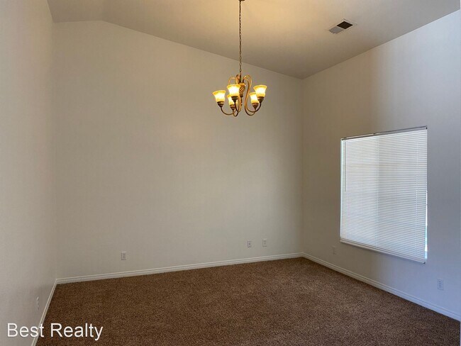 Building Photo - 4 br, 2 bath House - 818 Elm Street