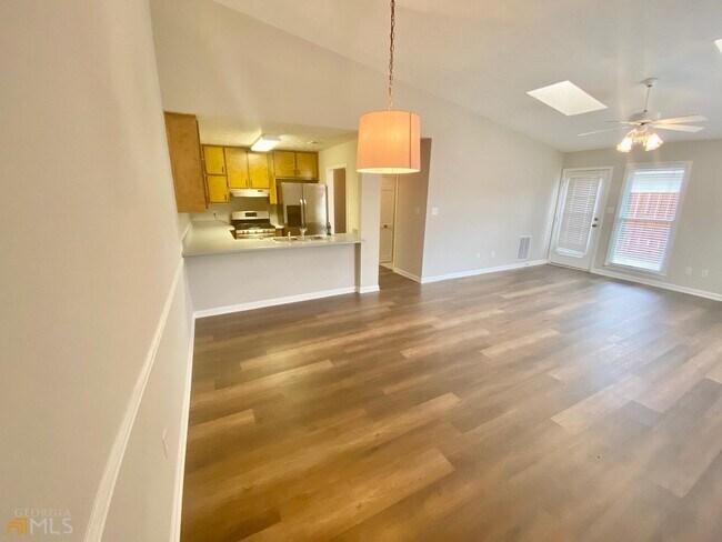 Building Photo - 130 Arbor Way